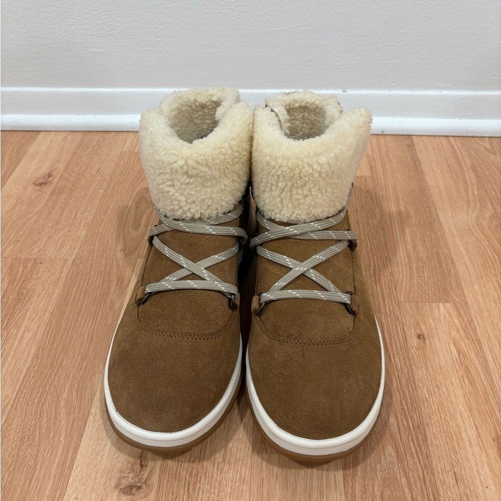 UGG Women's Lakesider Heritage Lace waterproof sneaker boots - Picture 3 of 6